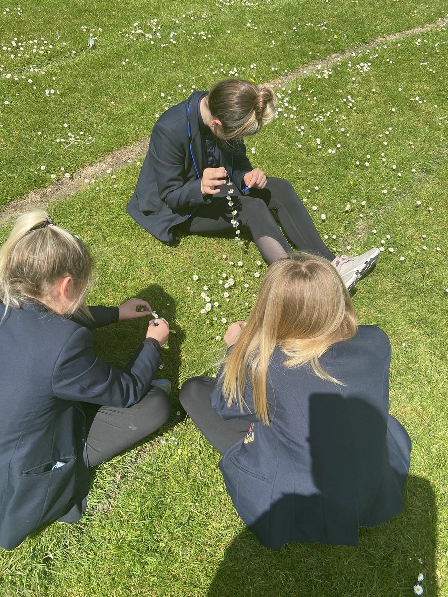So lovely to see our Year 7s making daisy chains and playing football in the sunshine yesterday lunch time. Feeling so lucky to be their Head of year. 🌟🤩