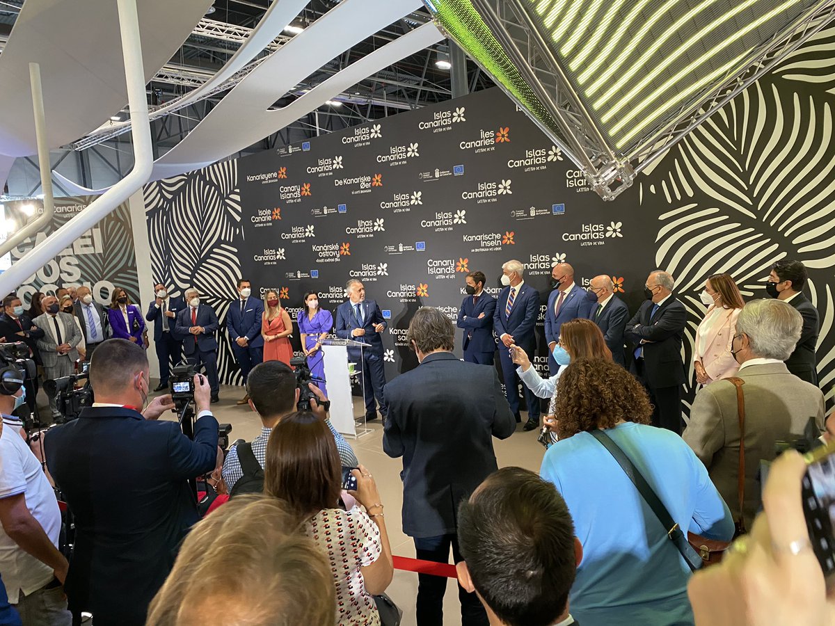 Ayer <a href="/avtorresp/">Ángel Víctor Torres Pérez</a> dijo en la inauguración de <a href="/fitur_madrid/">FITUR</a> que estamos ante el objetivo 70-70. Un 70% de población vacunada en Canarias en verano y un 70% de visitantes en diciembre de 2021, con respecto a las cifras de diciembre de 2019... dentro HILO 👇🏻