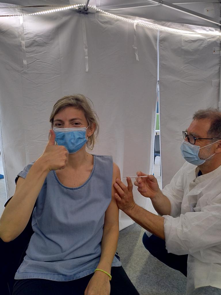 missmdavid's tweet photo. Je me sens tellement chanceuse ! #JeSuisVaccinee #fuckcovid #MerciLesSoignants et merci de l'accueil a @VilledeMeudon @yvantourjansky 💪🥳🤺#MemePasMal https://t.co/CJyQgAS27X