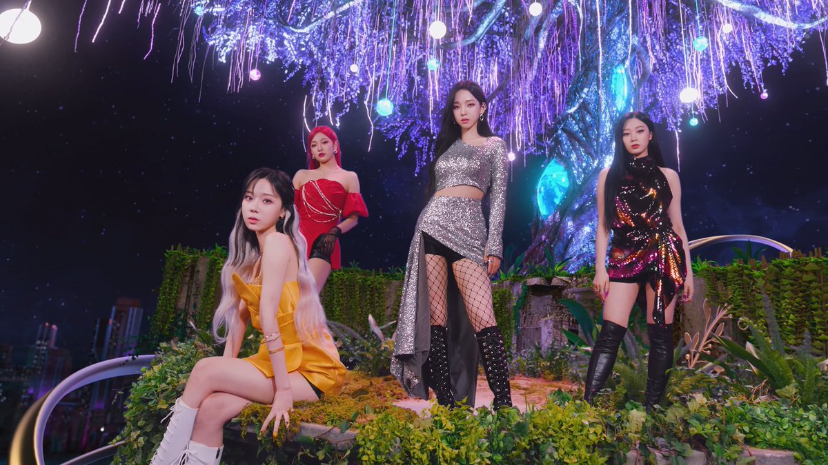 Aespa next level. Аеспа некст левел. Эспа кпоп группа. Karina aespa. Next level aespa обложка альбома.