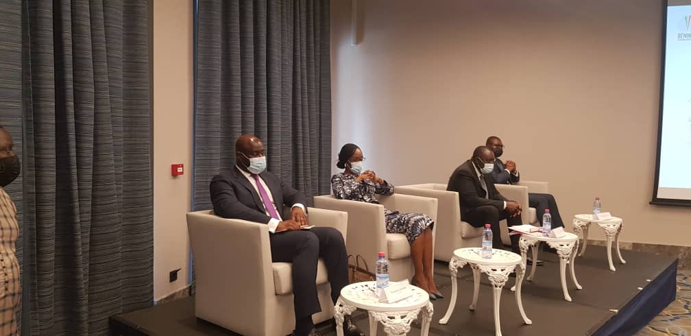 ApiexBenin's tweet photo. Au cœur du #PACOFIDE, L’#APIEx travaillera aux côtés du #MAEP pour attirer les grands groupes #agro-industriels, les accompagner pour leur installation dans des conditions optimales et les soutenir pour opérer des investissements massifs sécurisés. #apiex #gouvbenin https://t.co/eZBUMFwszH
