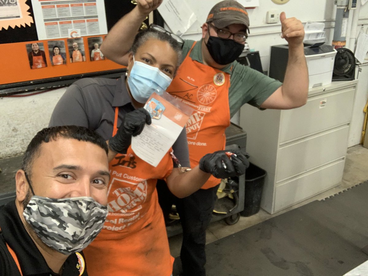 thd_alex's tweet photo. Iris in TRC living #thdvalues #ExcellentCustomerService #thd203 I love calls and emails like this. Thank you Iris!! @sgaskinshd @marlaina_smith @gatorzachary https://t.co/dwXzWYWVQ0