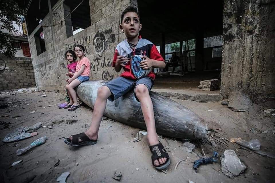 AIMIMYouthicon's tweet photo. Hamara Azm Aur Hausla Abhi Bhi Buland Hai.
Missile 🚀 Ko Bhi Hum Khilona 🎮 Bana Lete Hai !!
#Plastineunderattack
#plastinelivesmatter https://t.co/yrNKo7oJRI
