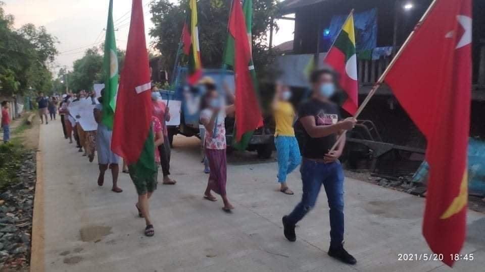 Anti-coup marching Evening strike by the locals from Moegaung
#May20Coup 
#WhatsHappeningInMyanmar