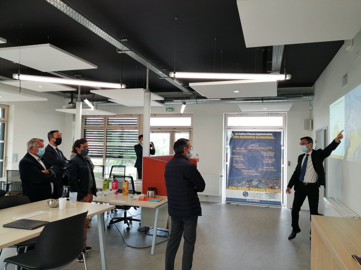 LaurentHuger's tweet photo. Des rencontres de chefs d’entreprises dynamiques bienveillants et performants à #numerimer ce matin avec les représentants de la liste vendéenne de @C_MORANCAIS @fabricehoule @BrunoRetailleau @LydieBernard85 @LaurentHuger @armelpecheul @ablanchard31 https://t.co/2gfKO4eS44