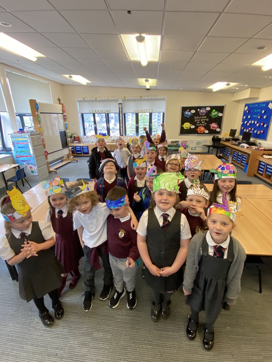 StMichaelsSci's tweet photo. P2 had a great afternoon learning about animal classifications! πππ ππΈπ₯ @StMichaelsP2 #biology #animalclassifications https://t.co/vRTDKY1Hzm