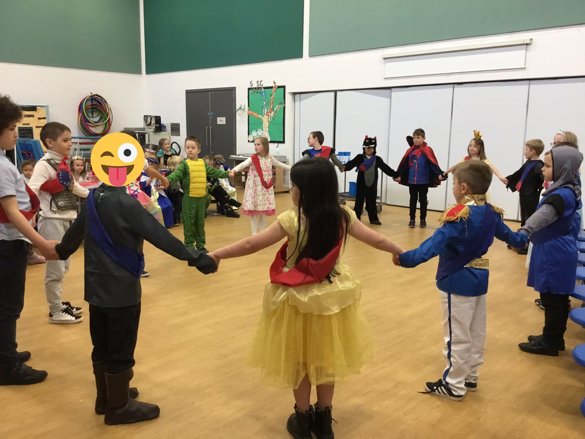 QRA_2025Y6's tweet photo. All ready to perform our dance for the royal guest #qradance #qrahappy #qraphse https://t.co/Nr8aXtZ1Fs