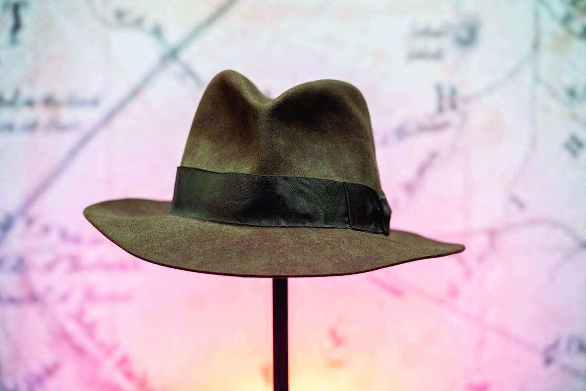قبعة إنديانا جونز الشهيرة تباع في مزاد الشهر المقبل في هوليوود جريدة عمان