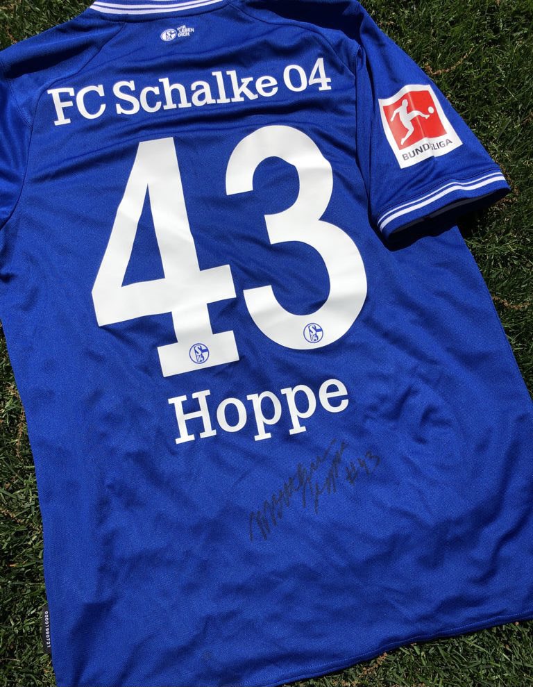 s04_us's tweet photo. To celebrate @MatthewHoppe9’s call-up, why not have a giveaway? 😉

Simply RT and follow @s04_us to be entered to win this signed jersey from the @USMNT striker 🦅

#SchalkeUS🇺🇸 https://t.co/KfEcjqm9Bv
