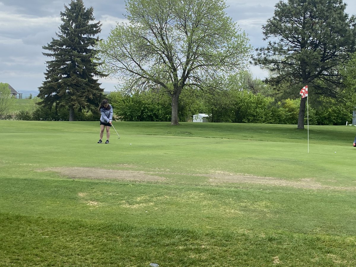 FlierGolf's tweet photo. Having a great day so far at pre-regions in Sisseton! Rachel, Rebecca, and Tori are having some great shots to start off the round! https://t.co/cofHnYLGn1