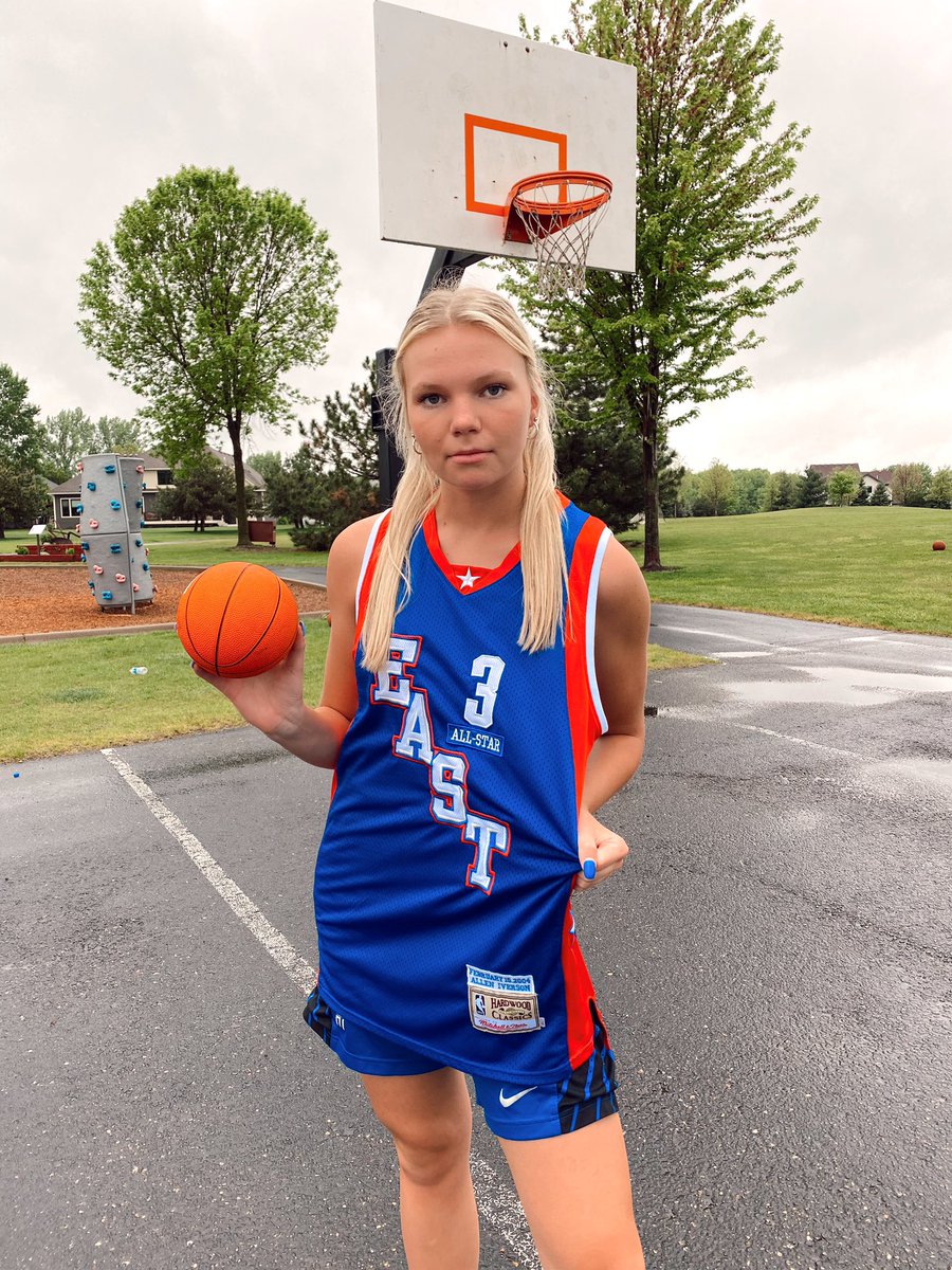katevanhelden's tweet photo. Day 4: Jersey Day! Baller Nation!🏀😎✌🏻 @lakerspirit @PLStudCo https://t.co/00ZelDtjNl