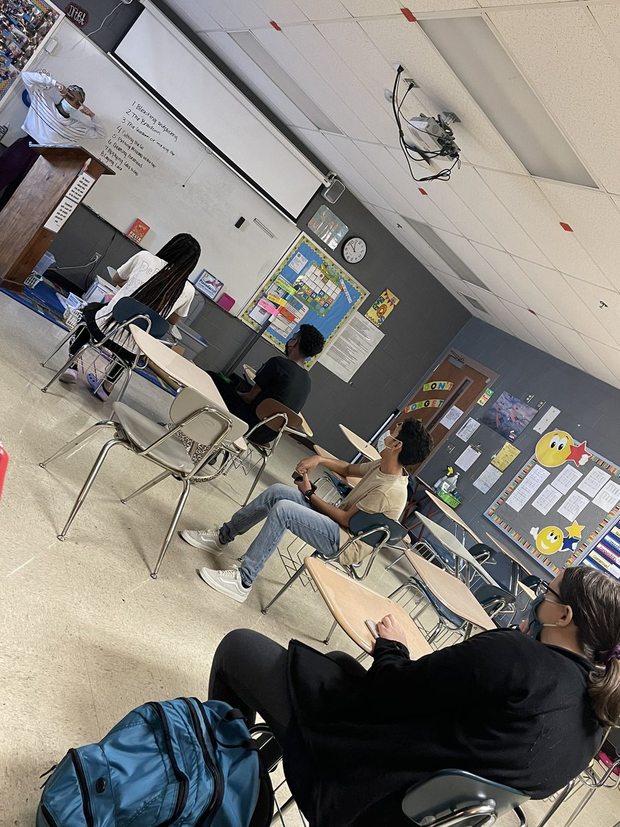 Kaliyah is teaching her “master class” to the students who are finished with their projects, and they are captivated 🤣  #teacherintraining #entrepreneur #GirlBoss <a href="/LhsCars/">The CARS Crew</a> <a href="/LHSintheNews/">LaVergne High School</a>