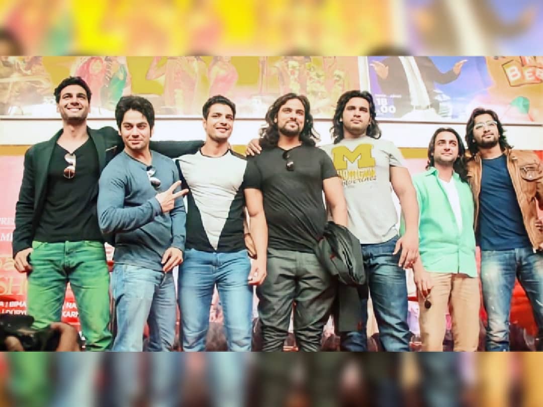 ritu0174's tweet photo. THE MAHABHARATA BOYS 🤩😎🤓🤠😍

#Throwback #MBTeam #ShaheerSheikh #RohitBhardwaj #SauravGurjar #VinRana #LavanyaBhardwaj #ArpitRanka #AhamSharma
@Shaheer_S @gurjar_saurav @RohitVBhardwaj @vinrana1986 @lavanyabhardwa1

#GodBlessYou #ShaheerSheikh https://t.co/Nt4Ucc4L0a