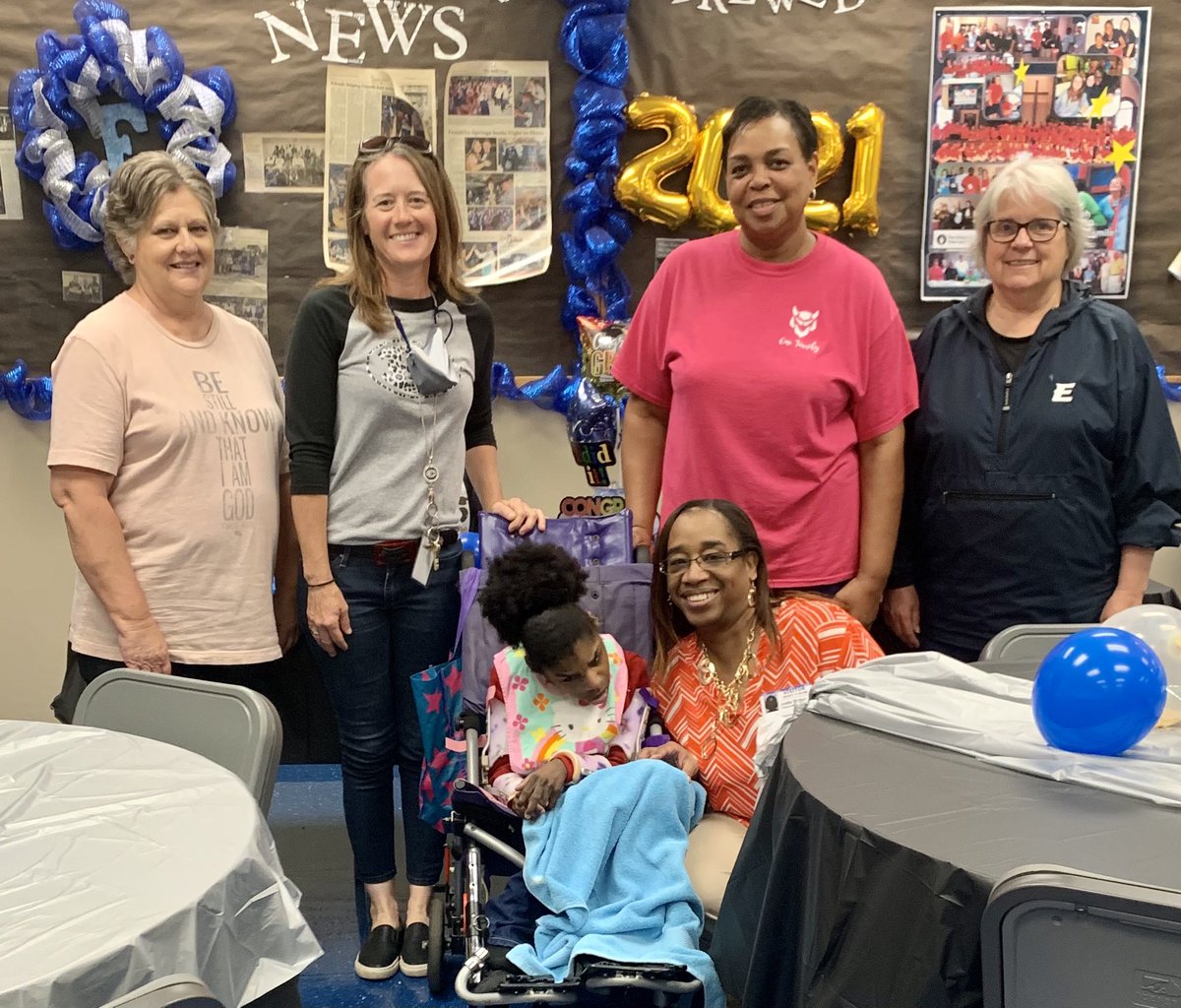 KimFullerEC's tweet photo. Such a sweet “Happy Graduation 2021” celebration for Jazmine today @ECCHS_GA! Loved seeing the smiles and appreciate all those who have worked countless hours with her in completing this step! #EachIsImportant #HornsUp #ClassOf2021 💙🤘 https://t.co/zEkHEMZj3V