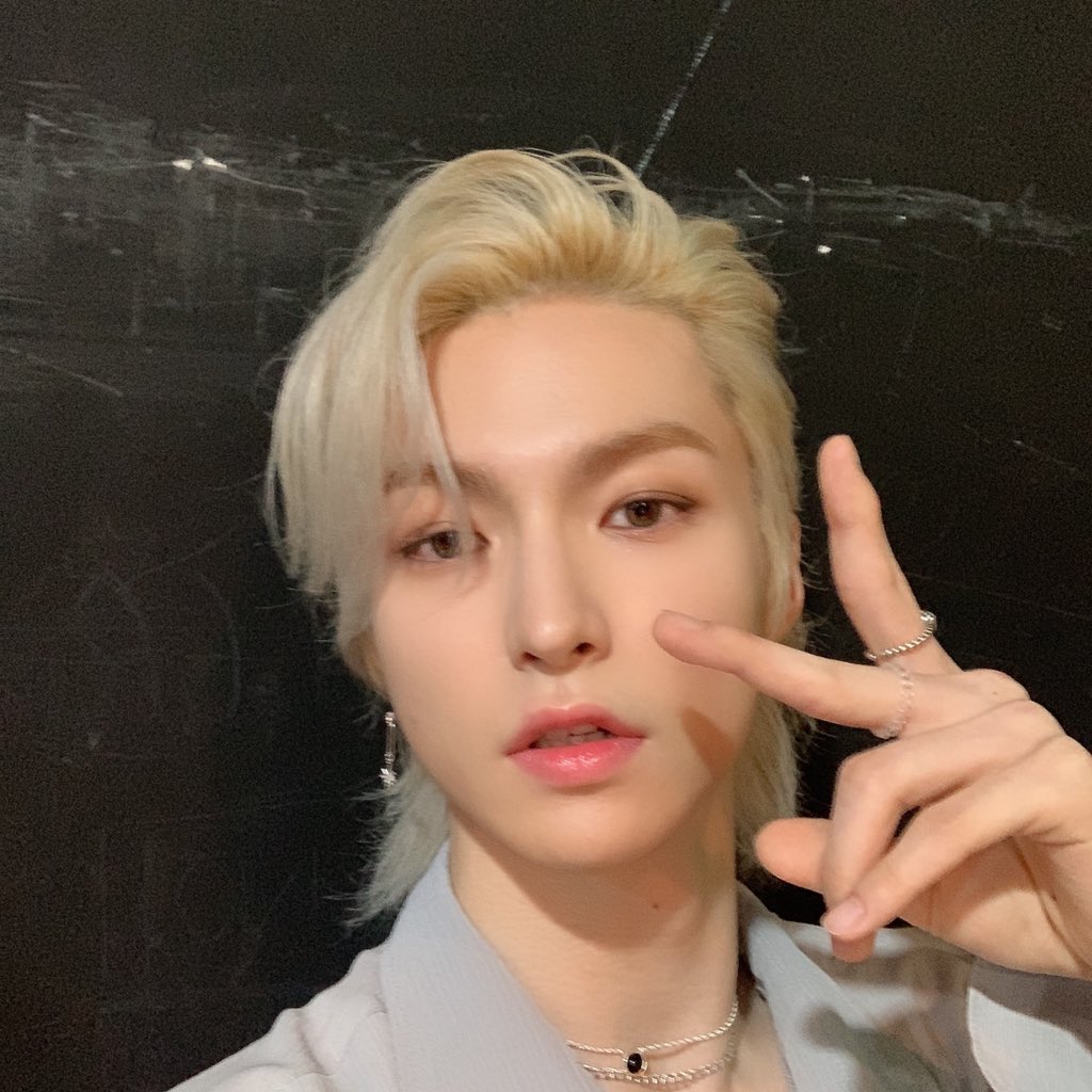 ELASTofficial's tweet photo. 엠카도 무사히 끄읏💚

#ELAST_U #엘라스트유 #ELAST #엘라스트 #Romin #로민 https://t.co/QhJjGptxv9