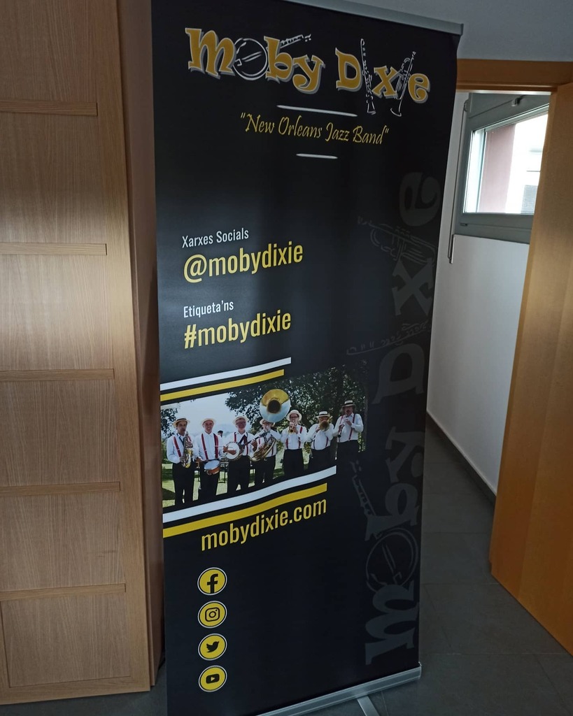 mobydixie's tweet photo. El @pepsesat ens ha fet el disseny d'aquest roll-up. Us agrada?
#mobydixie #jazz #dixieland #music from #barcelona https://t.co/2c0Nzr7g9r https://t.co/u98fKP3gMg
