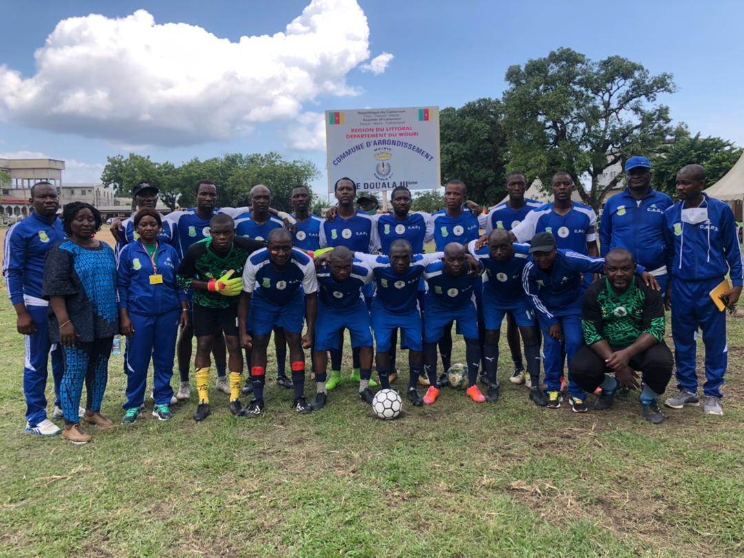 mairiedla3's tweet photo. L'association sportive @mairiedla3 s'est qualifiée hier soir pour la finale en éliminant respectivement:Douala 1er et la CUD. La finale opposera, l'incontournable #Douala3 à la surprenante #Douala5, très futée sur les arrêts de balles. Rencontre⚽️⚽️ en cours depuis 12h à Bependa https://t.co/5mFT551IRO
