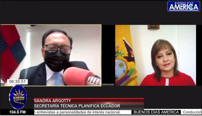 PlanificacionEc's tweet photo. Sigue ahora la entrevista a nuestra titular de #PlanificaEcuador, @SandraArgottyP, por la señal de @RADIOAMERICAEC.

Tema: #TransiciónTransparenteEc

EN VIVO
https://t.co/T0BiSCElSI

#SembramosFuturo https://t.co/xMYFAtCjtu