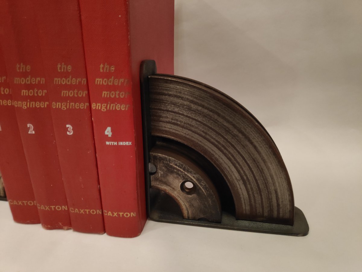 Book end handmade from a reclaimed disc brake. Available now from Finish Line Furnishings
finishlinefurnishings.co.uk/product-page/v…
#bookends #bookend #book #books #brakedisc #discbrake #reclaimed #upcycled #carparts #caxton #modern #motor #engineer #upcycling