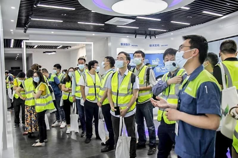 NMG headquarter welcomed a delegation from the 8th National Conference on Composites Science and Technology (NCCT-8) of 80 persons from companies and universtities to open up their production experience in the new composite manufacturing plant in Chongfu,Zhejiang.#NMG#NCCT-8