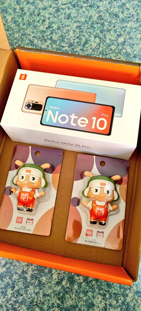 DoubleGeek's tweet image. Belle réception du jour ! 🤩 Encore un grand MERCI à @_dieuoff 🙏 &amp;amp; @XiaomiFrance 😘 Trop cute les clés USB #MFF2020 🥰 #XiaomiRévélations