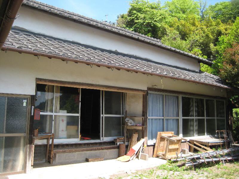 井戸小屋の家