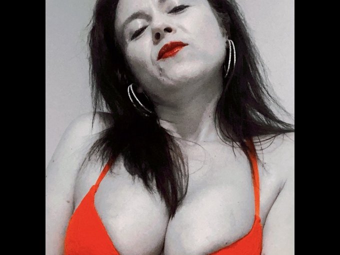 I'm online right now on skyprivate (live skype show). my private profile:  Please RT. thanks! #camgirl<a href="/tag/camgirl"class="tags"><span>#camgirl</span></a>