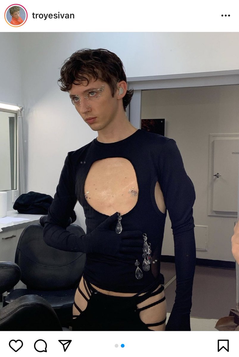 あつ子 トロイくんがなんかすごい服着とる