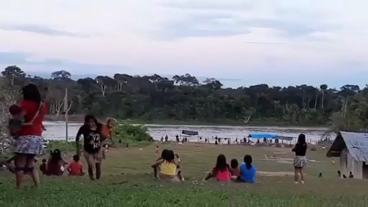 Video shows illegal gold miners attacking indigenous village in Brazil f24.my/7g6B.t