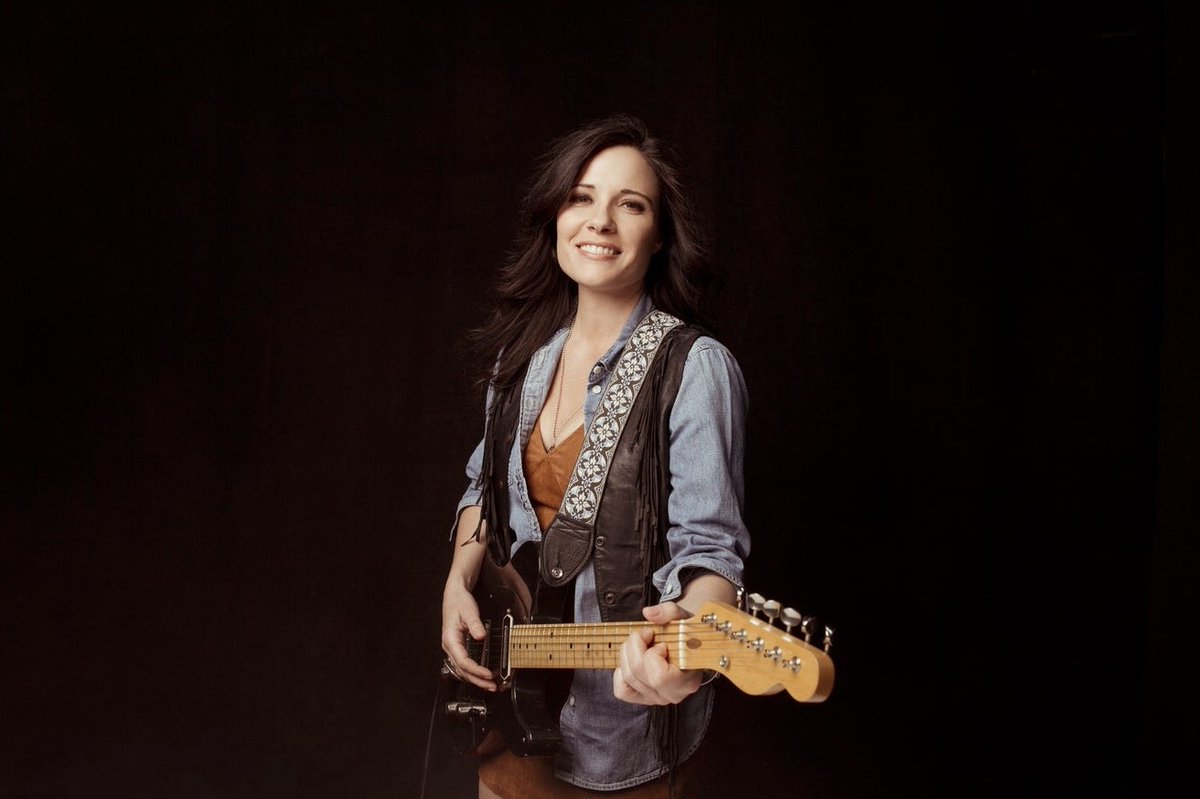 McNally's tweet photo. @TheBGSituation premiered "This Time"!
#Progressivecountry #outlawcountry #ladiesloveoutlaws #linewalker #adrenalinjunkie #WaylonJennings #TheWaylonSessions #May28 #Americana #CompassRecords #BlueRoseMusic #Women #ShannonMcNally
Read the entire premiere: https://t.co/gPIcReSBgx https://t.co/i8vmJjrGTM