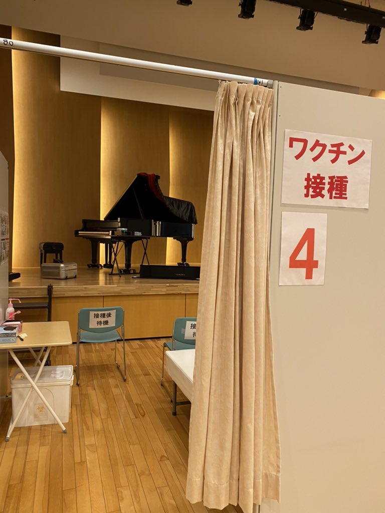 今日は2年半ぶりに伺えた医療現場にあるピアノのメンテナンスでした。ワクチン接種の会場は苦労に苦労を重ねた空間、目にしたものは生々しくここは正にホースで大火事を消している所なのがわかります。