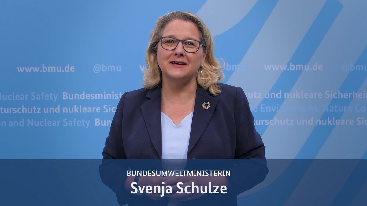 <a href="/SvenjaSchulze68/">Svenja Schulze</a> @bmu beim #DIT2021: 

„Der #VDI hat den #CO2Preis immer unterstützt und sich sogar einen höheren gewünscht. Sie haben mitgeholfen, dass wir ihn durchsetzen und einführen konnten.“ 

Siehe dazu: bit.ly/2RpWfsk
#Klimaschutz #Klimaschutzgesetz