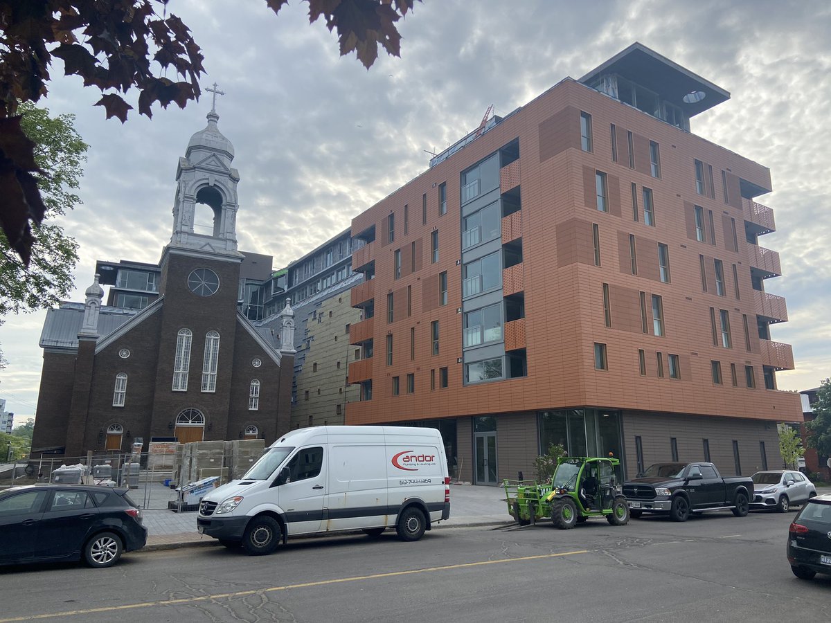 LineboxStudio's tweet photo. Exciting times @stcharlesmarket people moved / moving in and the exterior is coming together - proud to be the Architects #moderncondo #Ottawa #midrise #WorkFromHome #downtownlife #beechwood #linebox https://t.co/o18alM6JjR