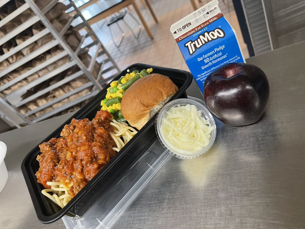 It’s everyone’s favorite meal today! Spaghetti and meat sauce! 😋🍝💃🏼 @cms_grizzlies