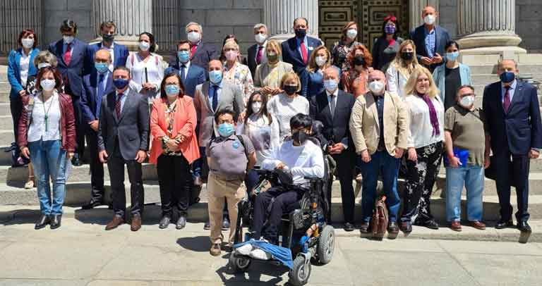 PlenaMadrid's tweet photo. Celebramos cambio legislativo q garantiza la igualdad de las personas con discapacidad ante la ley y la garantía de apoyos para tomar decisiones sobre sus vidas Gracias @Cermi_Estatal @Plenainclusion @AEF_tutelares x trabajo y aportaciones a la reforma 
https://t.co/1Oc0J77dp6 https://t.co/8Zgo7WUJgG
