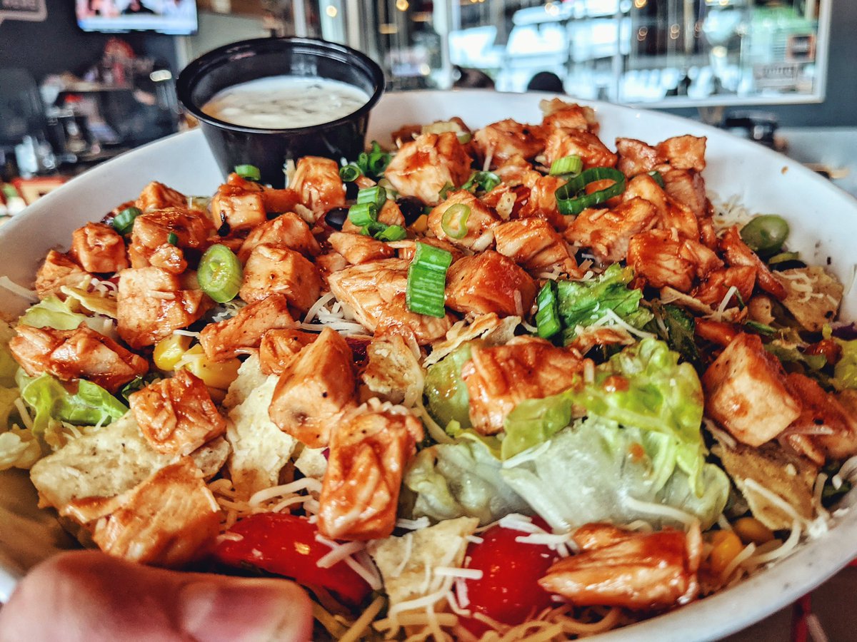 FindlayBrewing's tweet photo. These warm days call for a refreshing salad like this BBQ Chicken Salad (available this month only)! ☀️ 🥗 

We open at 11 a.m. for dine-in! Limited takeout is available by visiting https://t.co/LlTpJBN3YX!

#FindlayBrewCo #FindlayBrewing #FindlayFoodie #419eats https://t.co/Iau2N0D6Uq