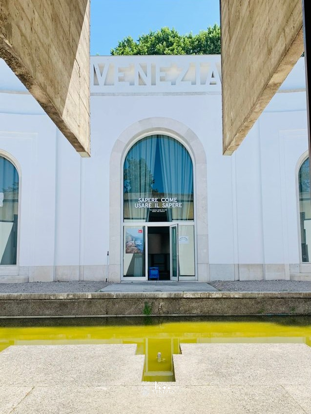 SerenissimaVe's tweet photo. #LaBiennalediVenezia

🏛️Il Padiglione #Venezia è stato inaugurato nel 1932 in occasione della XVIII @la_Biennale d'Arte e venne costruito da un architetto veneziano

La commissione della costruzione è stata affidata a Brenno Del Giudice

#Venezia1600❤️🦁
#BiennaleArchitettura2021 https://t.co/BN8MaK988u