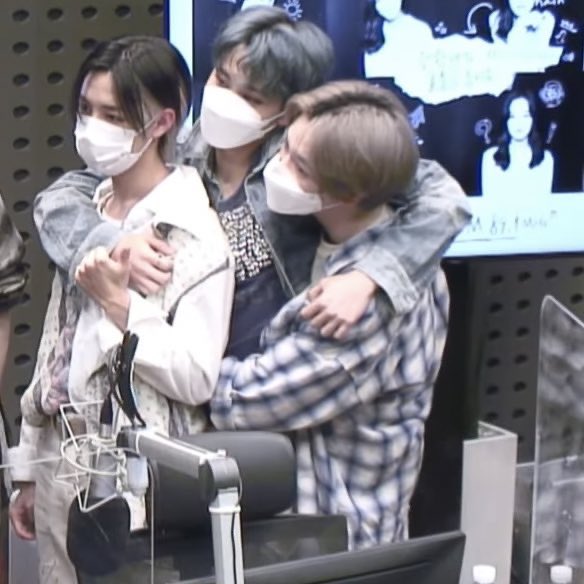 LMKFEED's tweet photo. 🐯💙🦊💙🐱 https://t.co/5Jrkrif0Pq