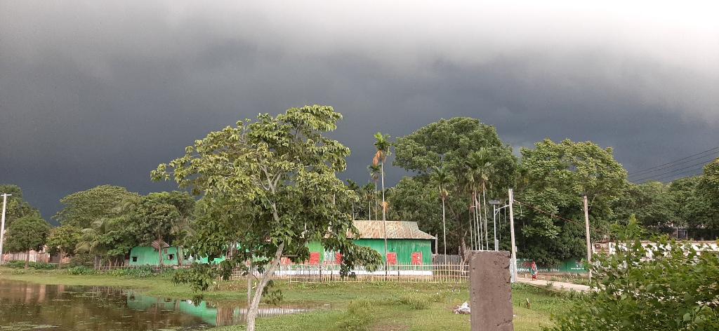 কাল বৈশাখী ঝড়।