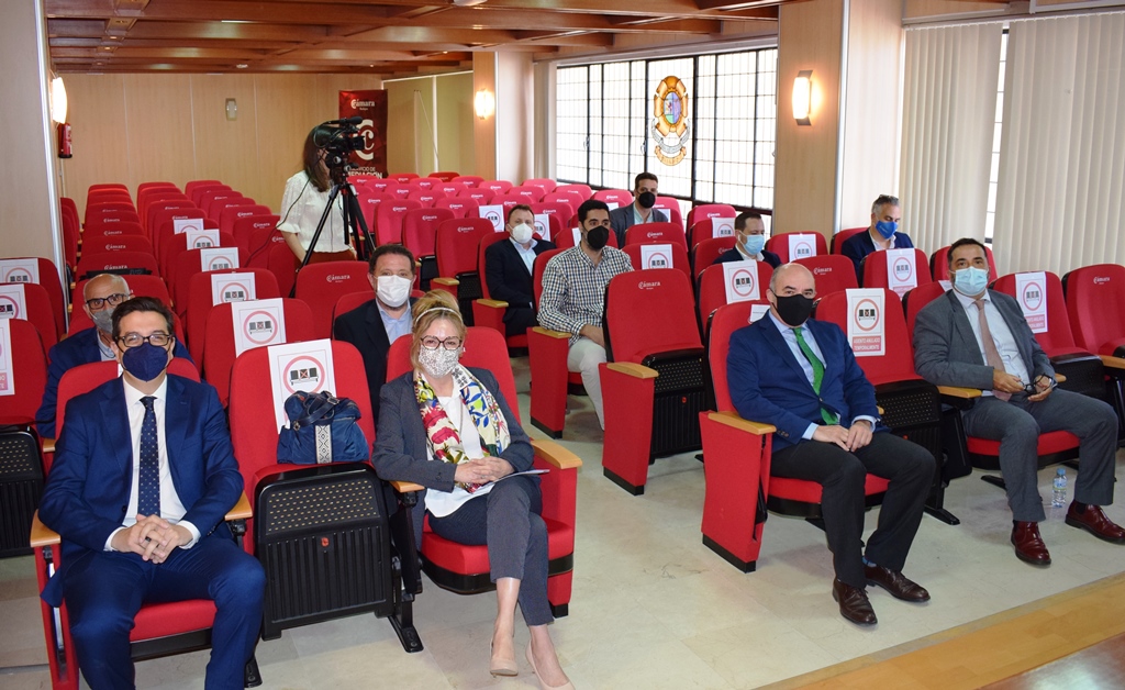 CamaradeBadajoz's tweet photo. 🔝🔝 Esta mañana la #ComisióndeDigitalización de la Cámara de Comercio de Badajoz ha presentado una Propuesta Marco para el Impulso y Sensibilización de la #Digitalización de las #empresas de la provincia. 
#ComisionesCamerales #JuntosSumamos #PiensaEnCámara
@Junta_Economia https://t.co/SA8WJMwXfU