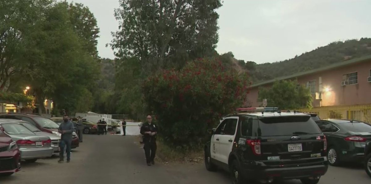 #BREAKING: One man was killed and a second man was critically wounded in a shooting in the Highland Park neighborhood of Northeast L.A. early Thursday morning. The suspects are at large. cbsloc.al/3bDMIFe