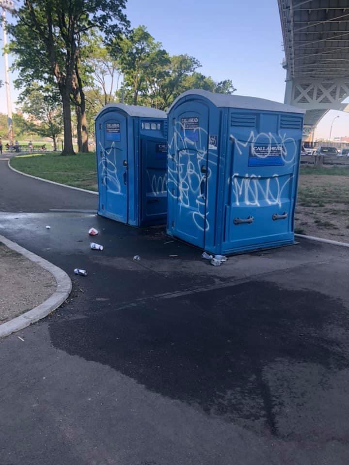 gr0unds0fLight's tweet photo. @NYCMayor @jessicaramos @evie4us @ZohranKMamdani @jessicaramos there is human waste leaking from the port-a-pottys at Astoria park. This needs to be rectified. @weheartastoria @APAlliance https://t.co/xxQ5ylC98J