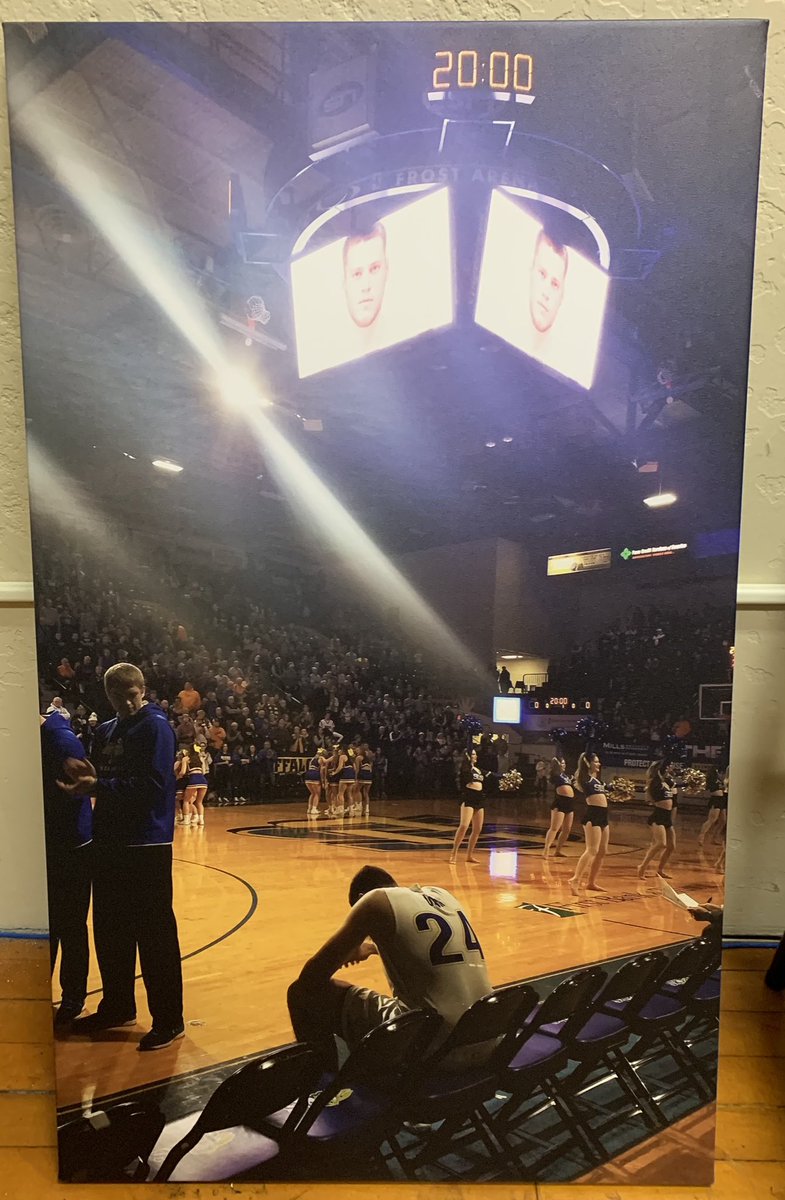 ThunderUpLB's tweet photo. Our 5 silent auction items at our @AlexsLemonade golf event tomorrow. Auction will be taking place between 10 am and 4 pm. Do NOT need to be in attendance, text or DM if interesting in bidding and I’ll keep you updated. All proceeds go toward pediatric cancer research! Please RT https://t.co/Qi7DWNex9A