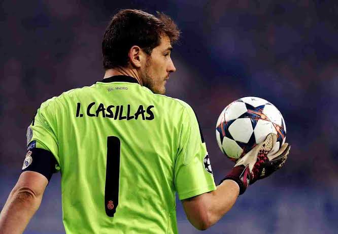 Happy 40th and 39th birthday celebration to Iker Casillas and Petr Cech. 

Live long legends 