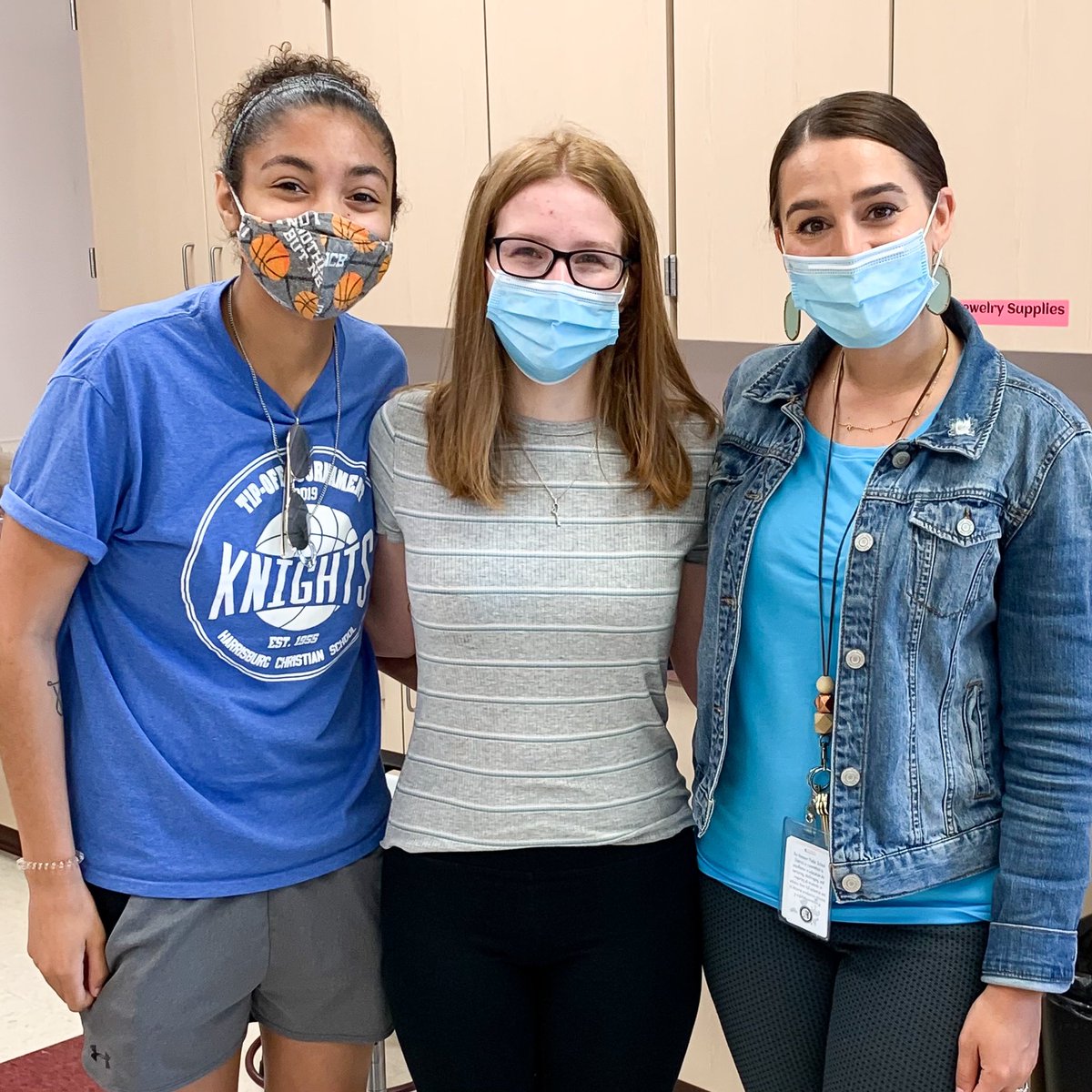 Mrs_Kate_Walton's tweet photo. 💙 Blue for Hannah! 💙 #hpsdawesome #hpsdshoutout @sierrahahnn https://t.co/HLBlZfuOqU