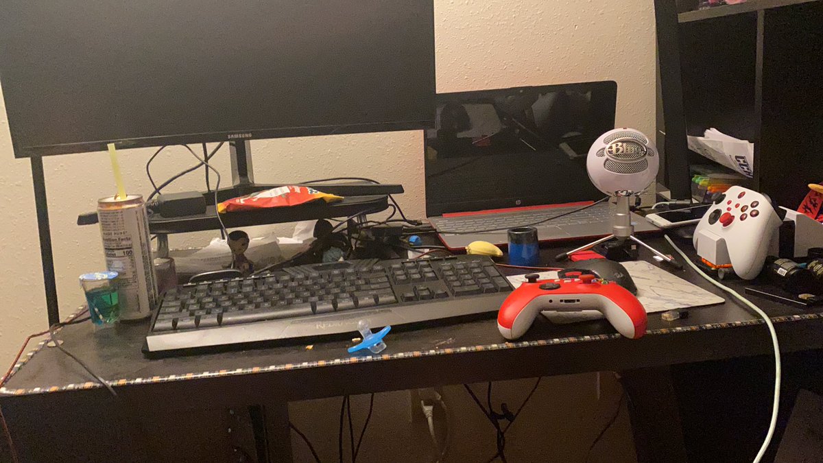 CptRex6's tweet photo. @ModernWarzone @elgato @HyperX @mavixchairs https://t.co/IrD6W8knRH