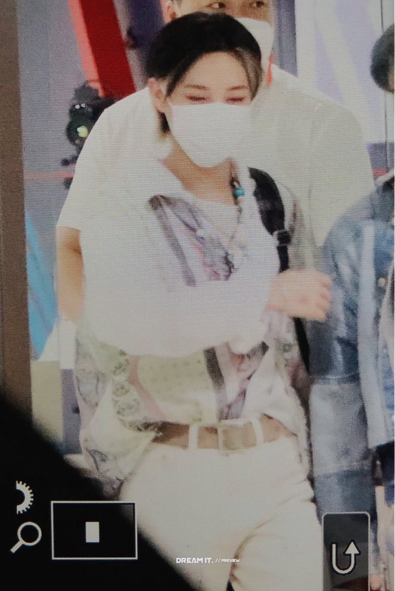Dreamit_00's tweet photo. 210520 라디오 퇴근 
#RENJUN  #런쥔  #黄仁俊 https://t.co/iKTx4x40r8