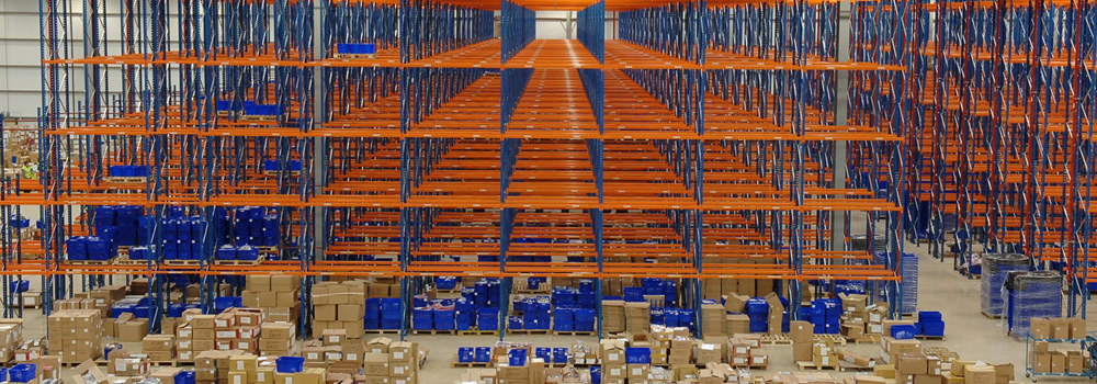Правила организации склада. Складской стеллажный комплекс (система r 4000). Складские стеллажи Амазон. Стеллажное хранение на складе. Хранение грузов на складе.