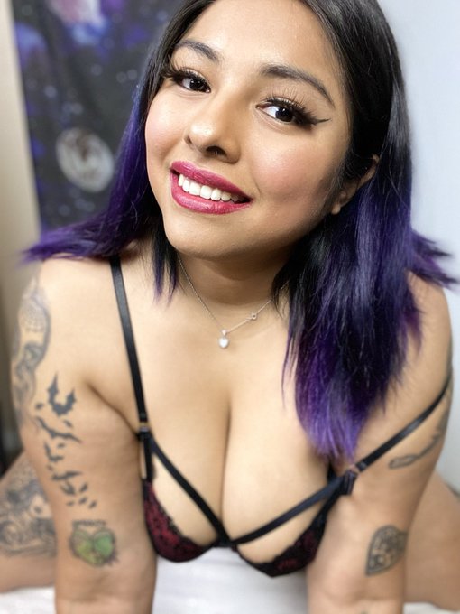 Flashing you that smile ❤️ https://t.co/xk2XhHaT7k