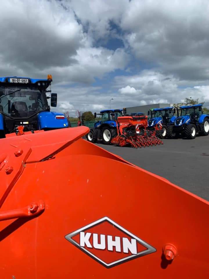 lyonsandburton's tweet photo. We’re Hiring for qualified Technicians for our Carlow branch ,due to increase in New Holland tractor sales  and new recent appointment of Kuhn full-line  machinery.

Tractor experience essential, send your interest in confidence to : james@lyonsandburton.ie 

Competitive package. https://t.co/COMhx6TEyV